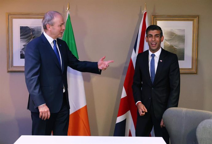 El primer ministro de Reino Unido, Rishi Sunak, y su homólogo irlandés, Micheal Martin