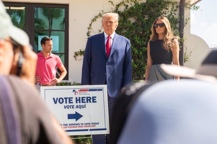 08 November 2022, US, West Palm Beach: Former US President Donald Trump ahd his wife Melania Trump walk out of a poll station in West Palm Beach after voting on Election Day. Photo: Orit Ben-Ezzer/ZUMA Press Wire/dpa