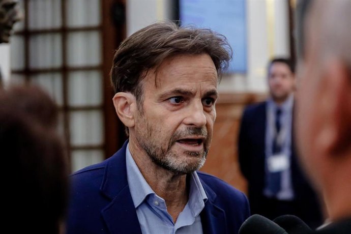 El presidente del grupo parlamentario de Unidas Podemos, Jaume Asens, ofrece declaraciones a los medios de comunicación tras una sesión plenaria en el Congreso de los Diputados, a 3 de noviembre de 2022, en Madrid (España).