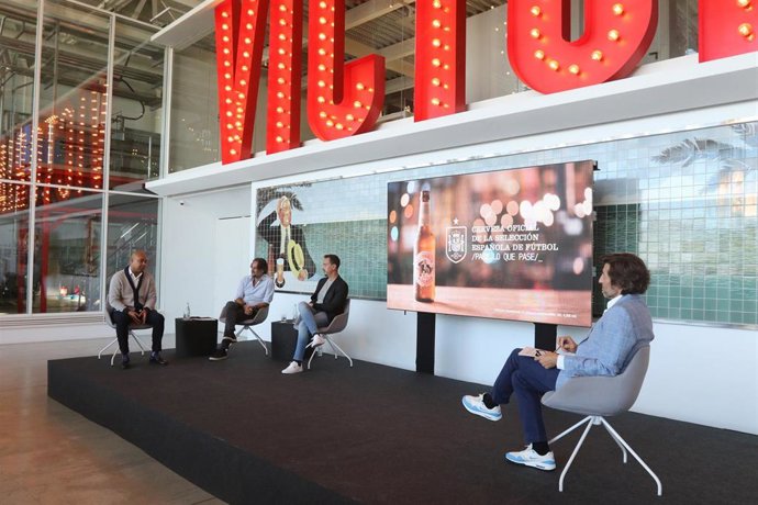 Presentación de la campaña 'El discurso de un país' de Cervezas Victoria de cara a la participación de la selección española en el Mundial de Catar