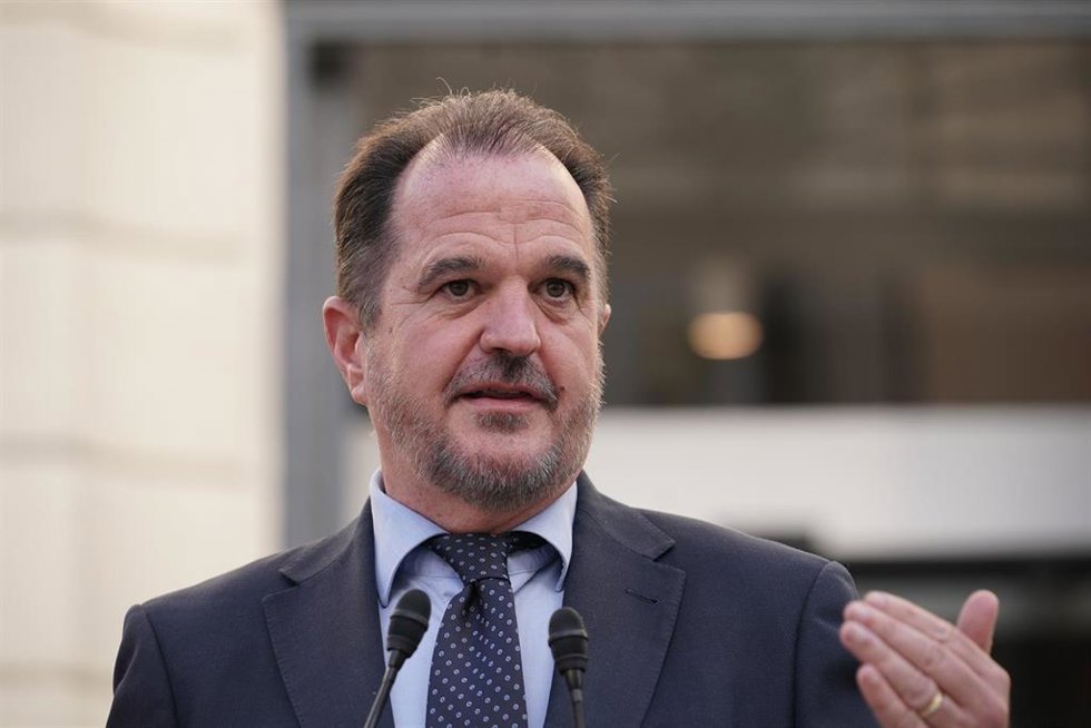 Archivo - El presidente del PP vasco, Carlos Iturgaiz, en una imagen de archivo
