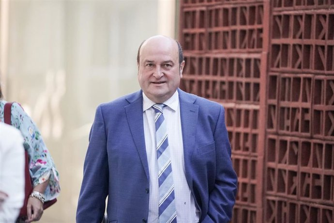 Archivo - El presidente de Euskadi Buru Batzarra, Andoni Ortuzar, a su llegada a un debate de política general, en el Parlamento Vasco, a 22 de septiembre de 2022, en Vitoria-Gasteiz, Álava, Euskadi