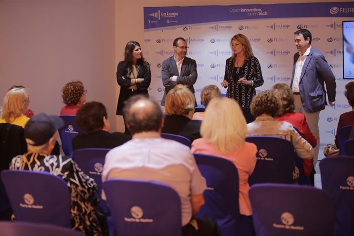 El Puerto de Huelva inicia un programa de visitas concertadas a la Lonja de la Innovación.