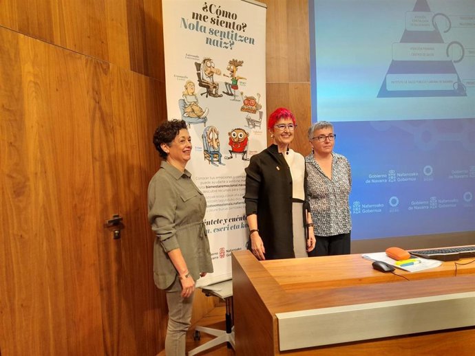 La consejera de Salud, Santos Induráin,  la directora gerente del ISPLN, Marian Nuin, y la gerente de Atención Primaria, Yolanda Martínez, durante la rueda de prensa