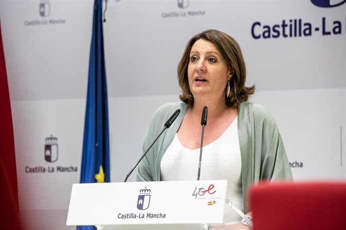 Archivo - La consejera de Economía, Empresas y Empleo, Patricia Franco, analiza en rueda de prensa los datos correspondientes a la Encuesta de Población Activa (EPA) del segundo trimestre.