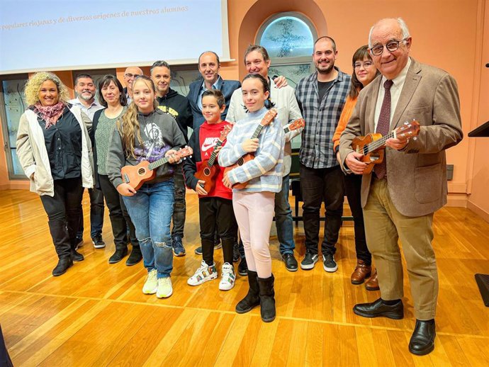 El Gobierno de La Rioja apoya el proyecto Ukerioja, que introduce el uso del ukelele en aprendizaje musical en las aulas
