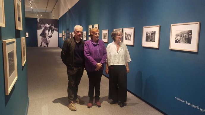 Otamendi, Garrido y Soto en la exposición Women are beautiful de Garry Winogrand