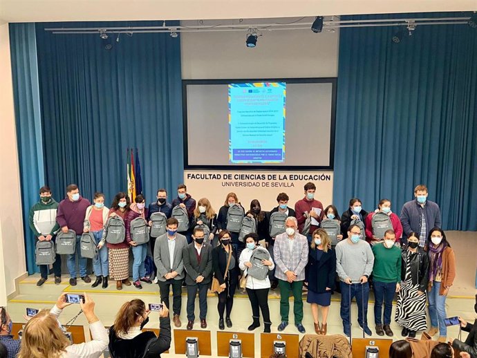 Jóvenes con discapacidad intelectual se forman en competencias para el empleo en la US