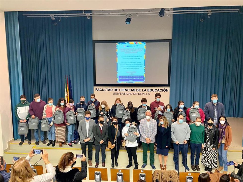 Jóvenes con discapacidad intelectual se forman en competencias para el empleo en la US