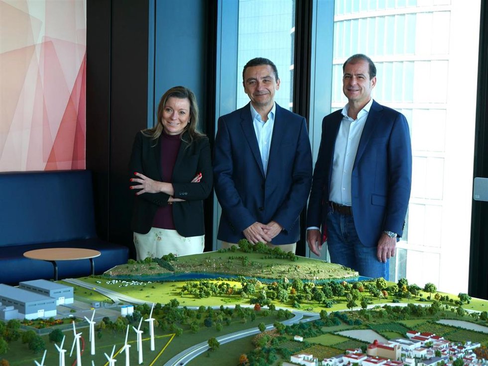 La diretora de Sector Público de WAS, Eva Labarta, el consejero delegado de NTT DATA España, Sergi Biosca, y el director general de AWS Iberia, Miguel Álava.