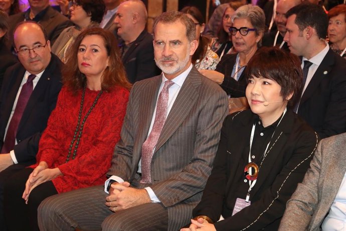 El ministro de Cultura, Miquel Iceta; la presidenta del Govern, Francina Armengol; el Rey de España, Felipe VI; y la presidenta de CIMAM, Mami Kataoka, en la Conferencia Anual de CIMAM en Palma.