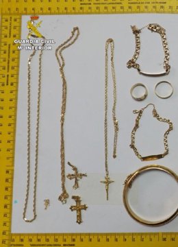 Imagen de las joyas sustraídas y ahora recuperadas por la Guardia Civil.