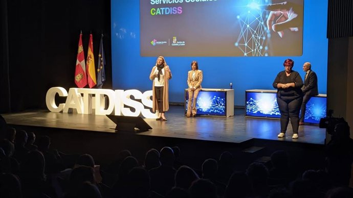 La Consejera Durante La Presentación En Burgos Del Nuevo Catálogo De Recursos Sociales.