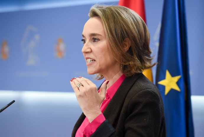 La secretaria general del PP, Cuca Gamarra, interviene en una rueda prensa posterior al registro de la Disposición, en el Congreso de los Diputados, a 11 de noviembre de 2022, en Madrid (España). El PSOE y Unidas Podemos han decidido incluir la sustituc
