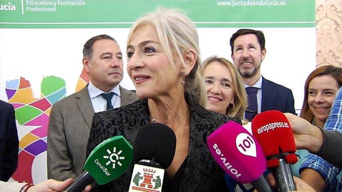 La consejera de Desarrollo Educativo y Formación Profesional, Patricia del Pozo, en declaraciones a los medios antes de entregar los galardones de la X edición de los Premios Educaciudad.