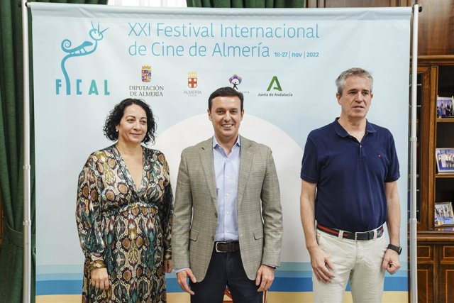 El presidente de la Diputación de Almería, Javier A. García, firma convenios de colaboración con empresas colaboradoas de Fical