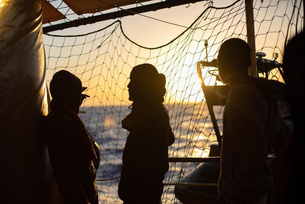 Migrantes rescatados por el barco 'Humanity 1' en el Mediterráneo