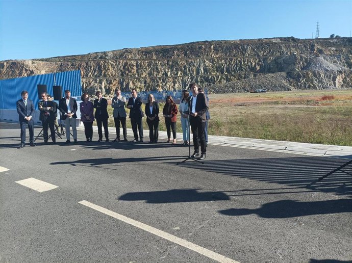 Visita a las obras de conexión ferroviaria al puerto exterior de A Coruña por parte de autoridades