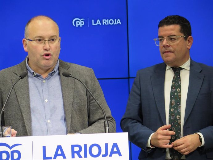 El vicesecretario de Organización Territorial del Partido Popular, Miguel Tellado, junto al secretario general del PP en La Rioja, Alfonso Domínguez