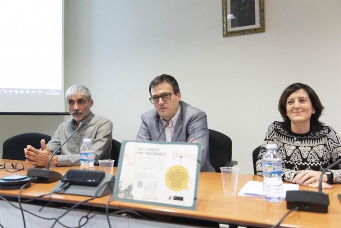 Presentación de 'Las TRES a las 3', un pódcast cuyo objetivo es la prevención del abuso sexual a menores y que ha sido elaborado por la Facultad de Comunicación y Documentación en colaboración con la Fundación Márgenes y Vínculos