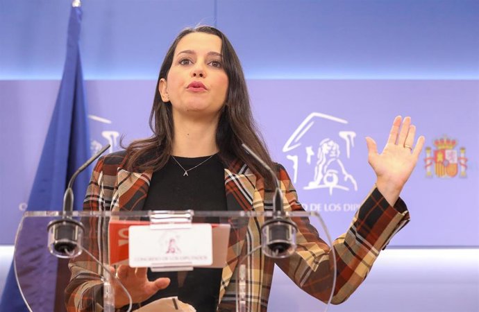 Archivo - La presidenta de Ciudadanos, Inés Arrimadas, interviene en una rueda de prensa 