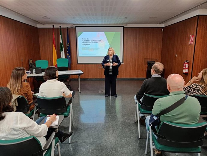 Profesionales de atención infantil temprana de Huelva participan en una jornada sobre calidad y certificación.