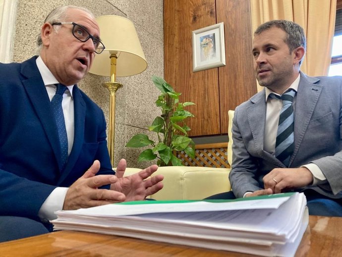 Reunión de Jesús Estrella con el alcalde de Jaén, Julio Millán