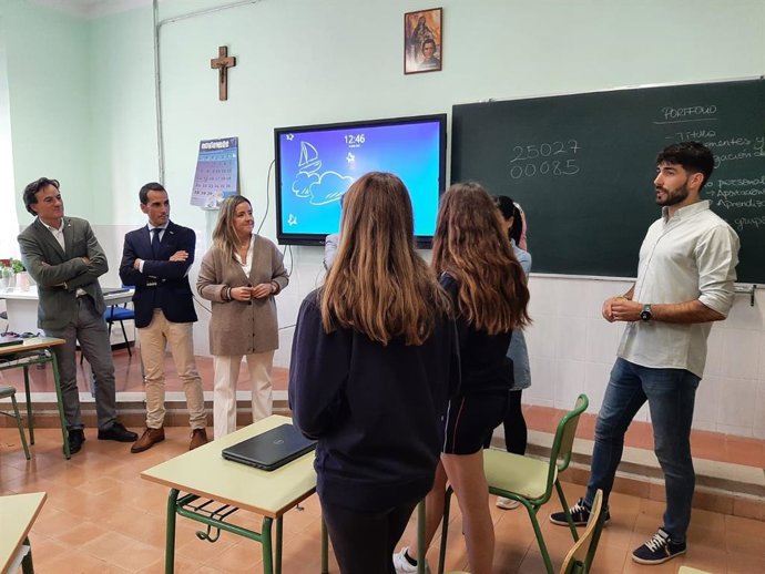Visita a Maristas, centro que participará en Consumópolis'18