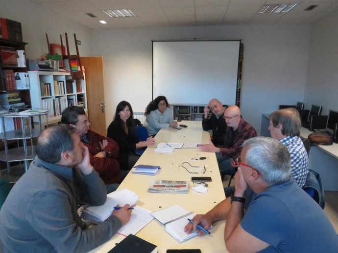 La portavoz de Podemos-Equo Xixón, Laura Tuero, se reúne con representantes del Conceyu contra la Incineración, las asociaciones vecinales de Jove, Portuarios y El Muselín y la Federación de Asociaciones Vecinales de la Zona Urbana de Gijón (FAV)