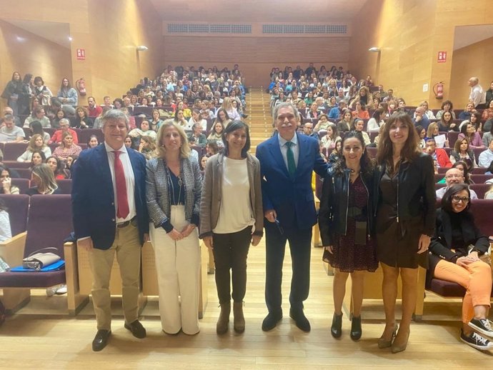 El delegado territorial de Desarrollo Educativo y Formación Profesional, José Francisco Viso (tercero por la dcha.), en las Jornadas Provinciales de Orientación.