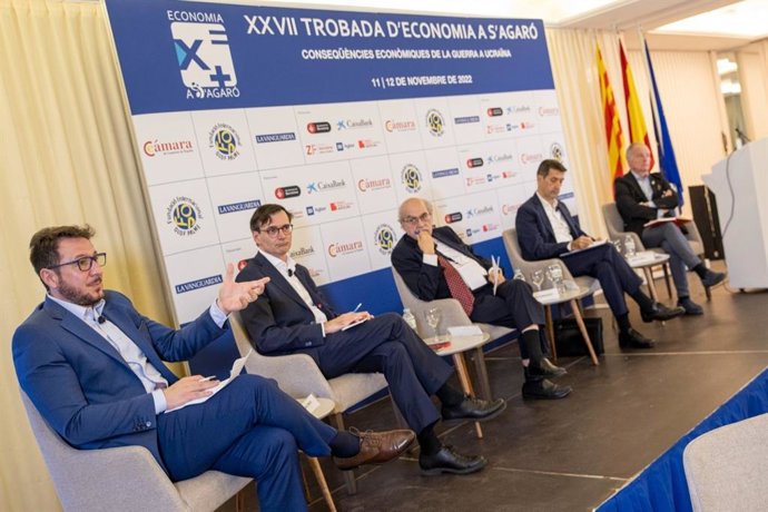 El director de CaixaBank Research Enric Fernández, el economista Jefe de Banco Santander Juan Cerruti, el director de BBVA Research, Rafael Doménech y el exconseller y catedrático de Economía Andreu Mas-Colell