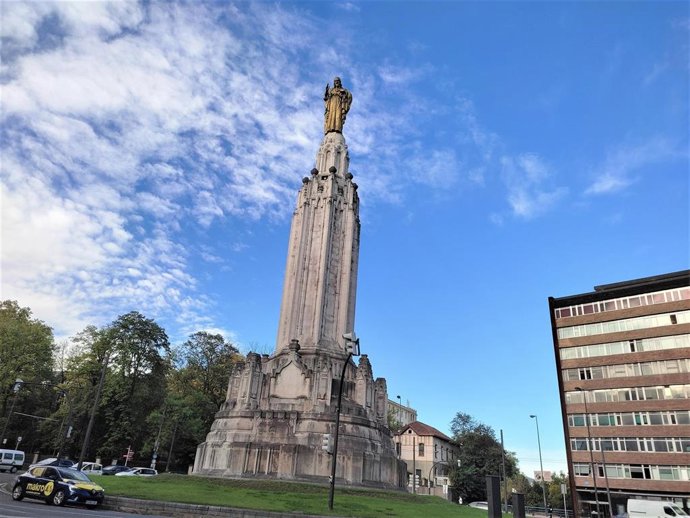 Cielo con algunas nubes en Bilbao