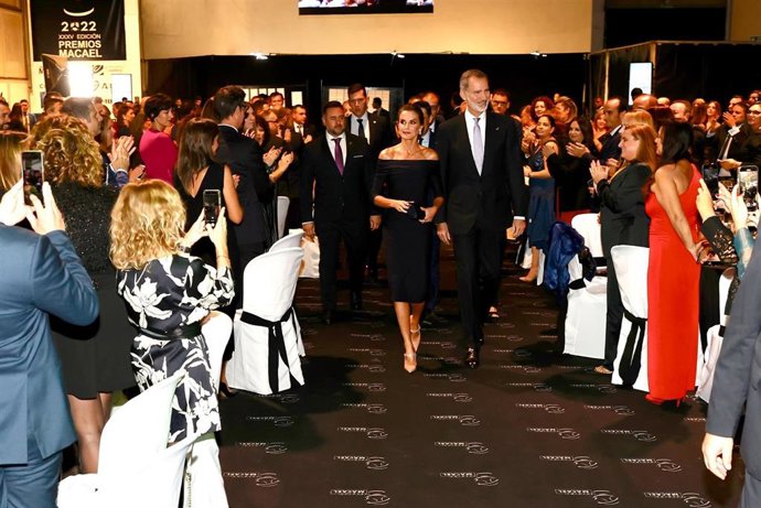Los Reyes a su llegada a la gala de la XXXV edición de los Premios Macael, en Almería