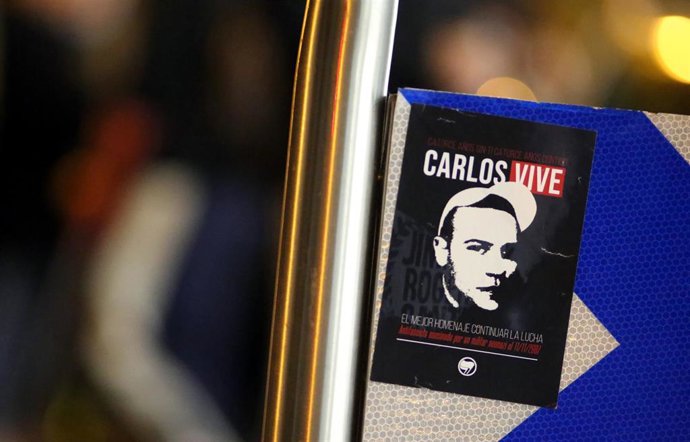 Archivo - Una pegatina durante una manifestación en recuerdo a Carlos Palomino