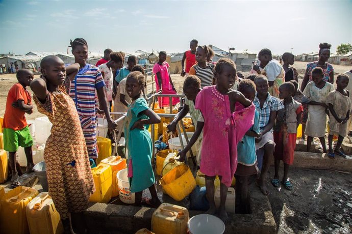 Archivo - Desplazados por el conflicto en Sudán del Sur en el punto de protección de civiles de Malakal