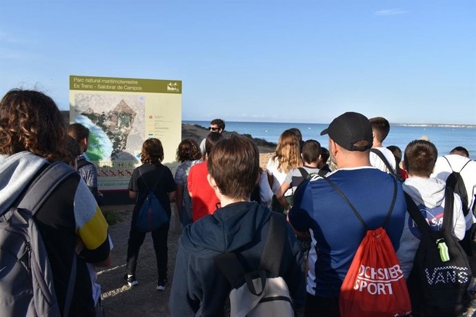 El Impuesto de Turismo Sostenible (ITS) propicia la puesta en marcha del programa de educación ambiental del Parque Natural de Es Trenc