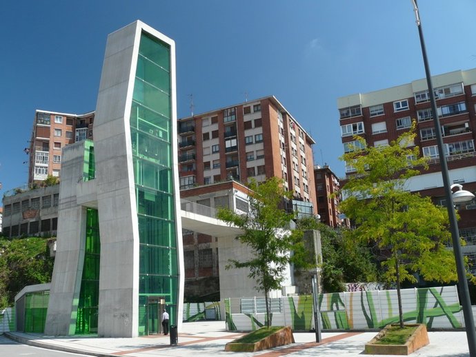 El ascensor municipal de Ametzola, en Bilbao, volverá a funcionar este lunes tras finalizar los trabajos de renovación