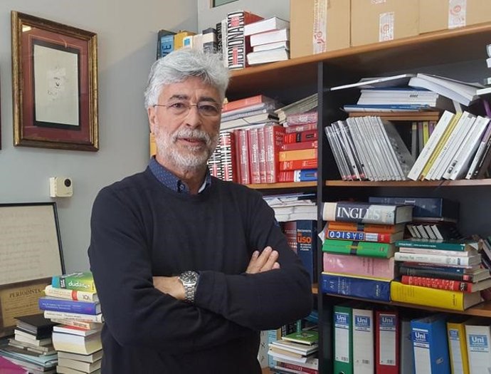 Archivo - El presidente de la Academia Canaria de La Lengua, Humberto Hernández