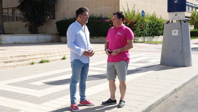 El concejal socialista Jorge Quero junto al presidente de Ruedas Redondas, José Luis Martín