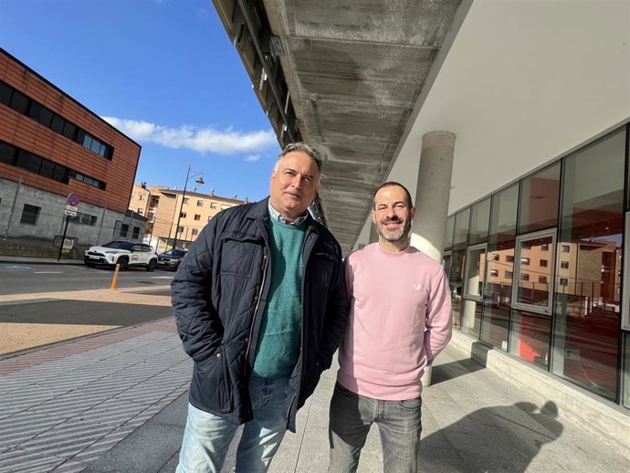 El alcalde de Siero, Ángel García González, y el concejal Infraestructuras en el Medio Rural;  Desarrollo Agrario y Ganadero; Zonas Verdes y áreas de esparcimiento; y Bienestar Animal,  Alejandro Villa Martínez