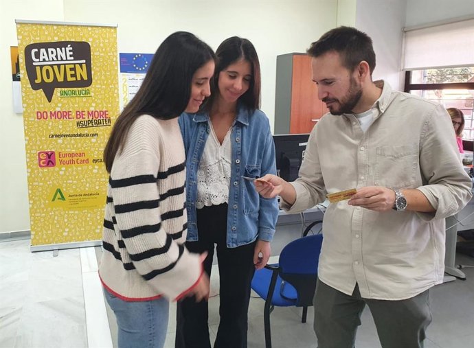 La Junta inicia la actualización del Carné Joven Europeo que beneficia a más de 306.000 andaluces.