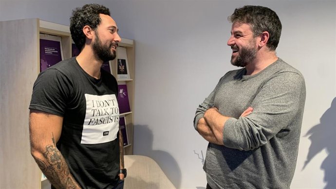 El coordinador general y candidato de MÉS per Mallorca a la presidencia del Govern, Lluís Apesteguia, entrevista al rapero Josep Valtnyc