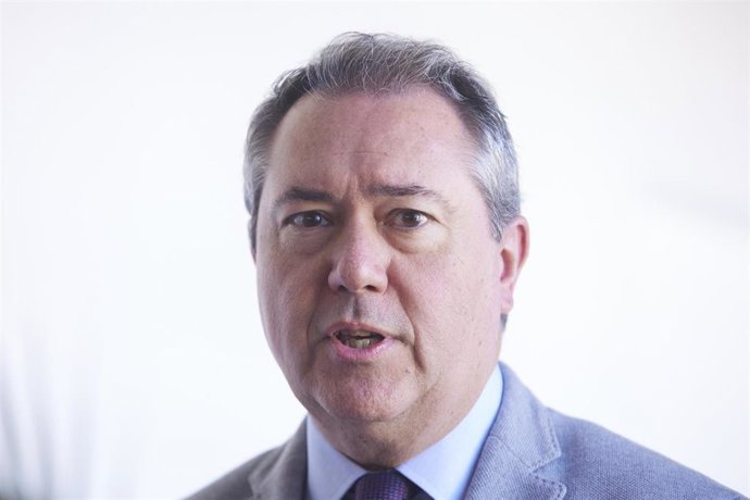 El secretario general del PSOE de Andalucía y Portavoz del Grupo Parlamentario Socialista, Juan Espadas,.