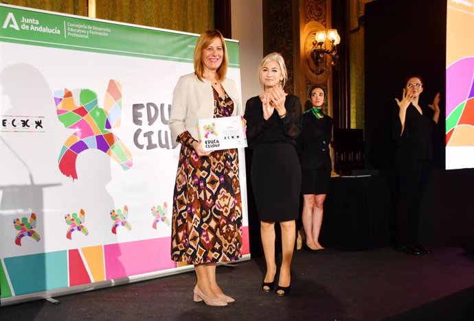 Np Osuna Recibe El Premio Educaciudad De La Junta De Andalucía Por Su Compromiso Con La Educación En El Municipio