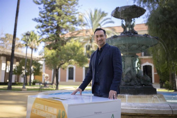 El mexicano Raúl Ramón ha presentado este sábado en Huelva su ópera prima, 'El Poderoso Victoria'.