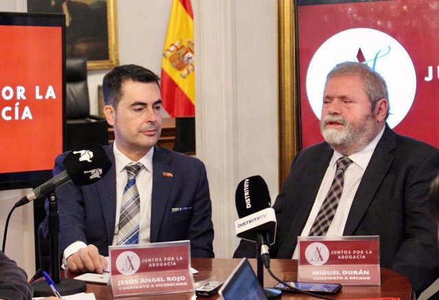 Miguel Durán y Jesús Ángel Rojo, aspirante a decano y vicedecano del Ilustre Colegio de la Abogacía de Madrid por la candidatura 'Juntos por la Abogacía'.