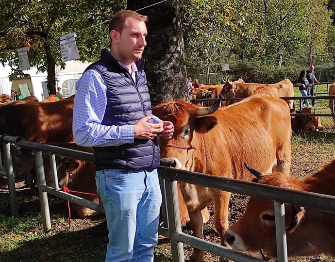 El portavoz de Foro en la Junta General, Adrián Pumares