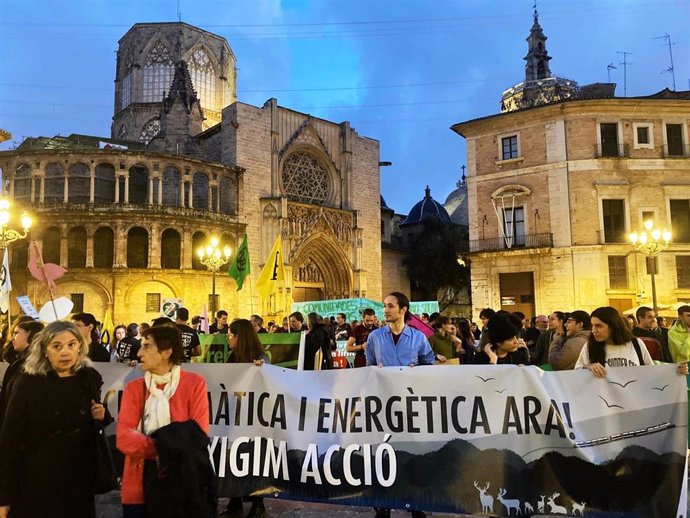 Alianza por el Clima se manifiesta por la justicia climática y energética: "Vamos abocados a un precipicio"