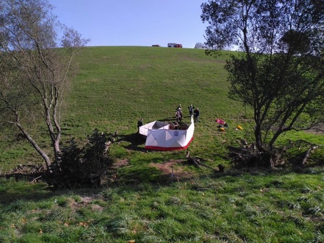 Muere un hombre tras volcar un tractor en Villacarriedo