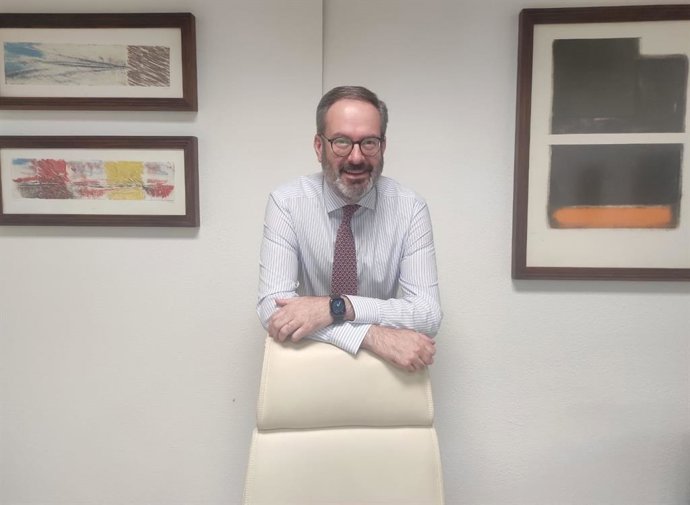 El delegado del Gobierno andaluz en Córdoba, Adolfo Molina, en su despacho.